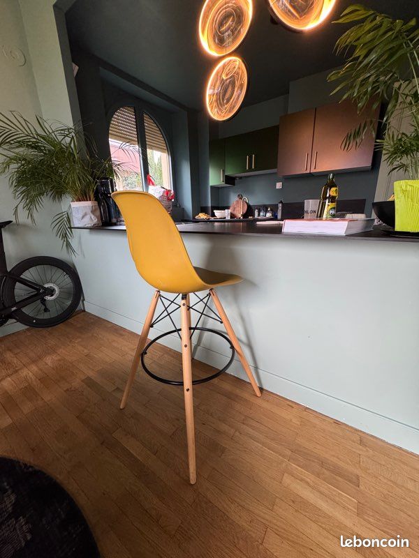 🪑 Lot de 2 chaises de bar style scandinave – très bon état (image 1)