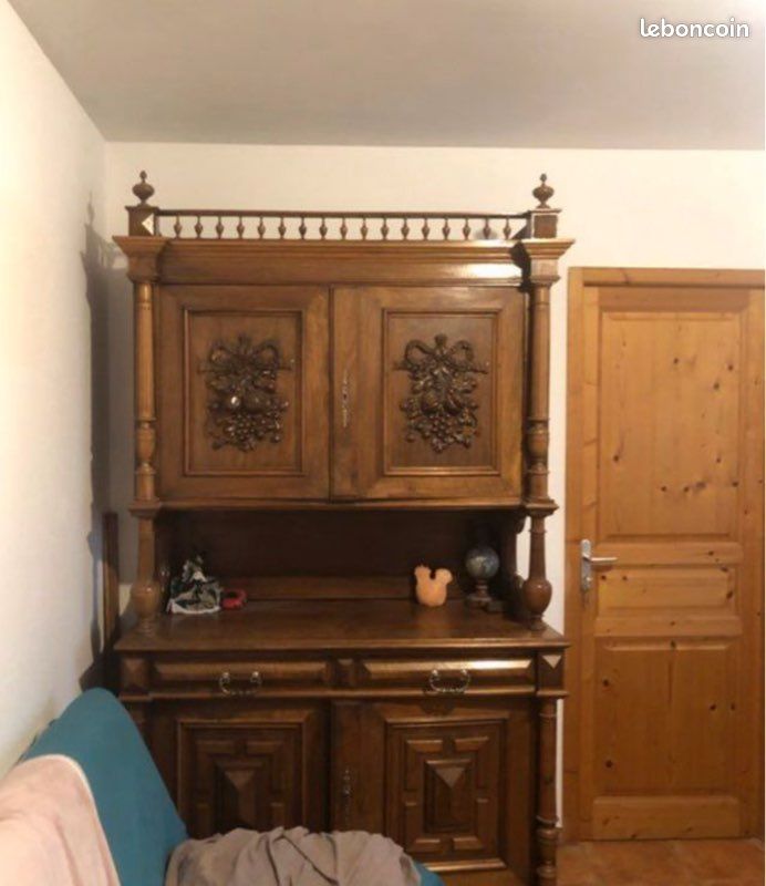 Buffet / vaisselier ancien en bois massif sculpté – très bon état (image 1)