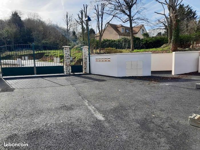 Terrain 700 m² · à Bazoches-sur-Guyonne · 230 000 €