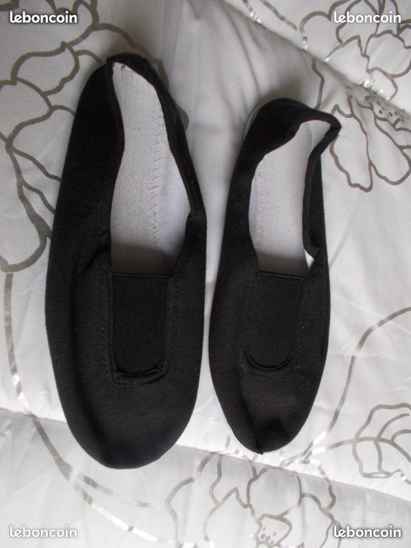 Chaussons de danse ou rythmiques noirs P29 (neufs) Chaussures