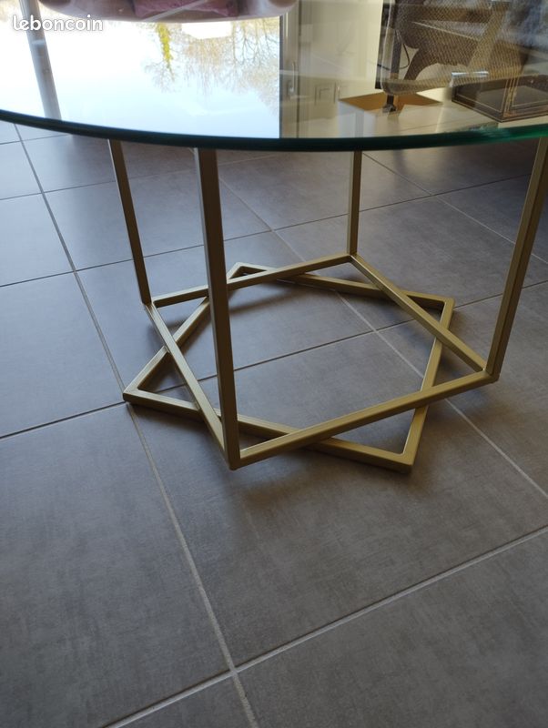 Table basse en verre, piètement doré (image 1)