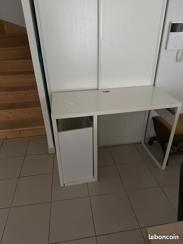 Bureau (image 1)