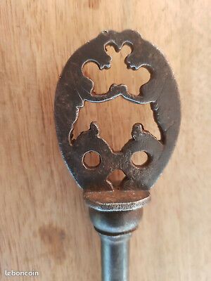 Ancienne clé en fer forgé XVIème de mariage coffre avec armoiries couronne (image 5)