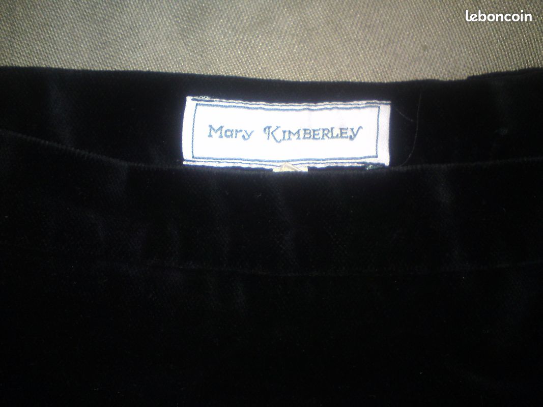 Jupe noire en velours lisse, coupe crayon avec fente derrière Taille 36 marque Mary Kimberley (image 3)