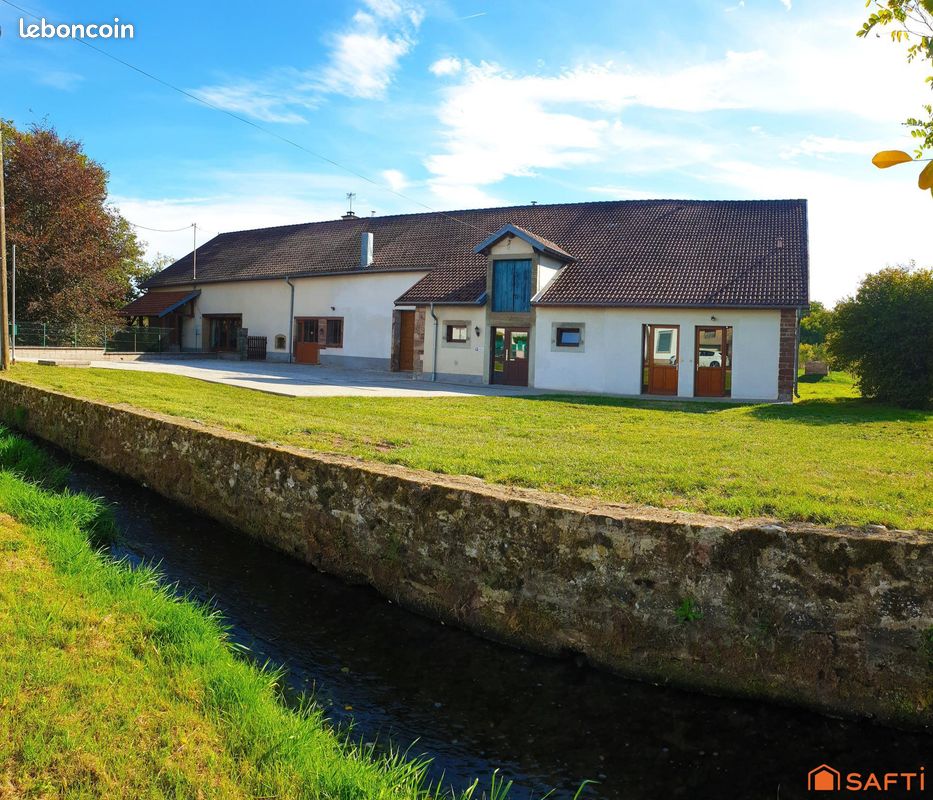 Maison 14 pièces 380 m² · à Saint-Loup-sur-Semouse · 380 m² · 304 500 €