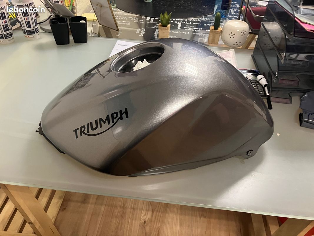 Protège-réservoir 3D Résine Pour Triumph Explorer 1200 (2012-2017) – Fabriqué En Italie, Effet Relief