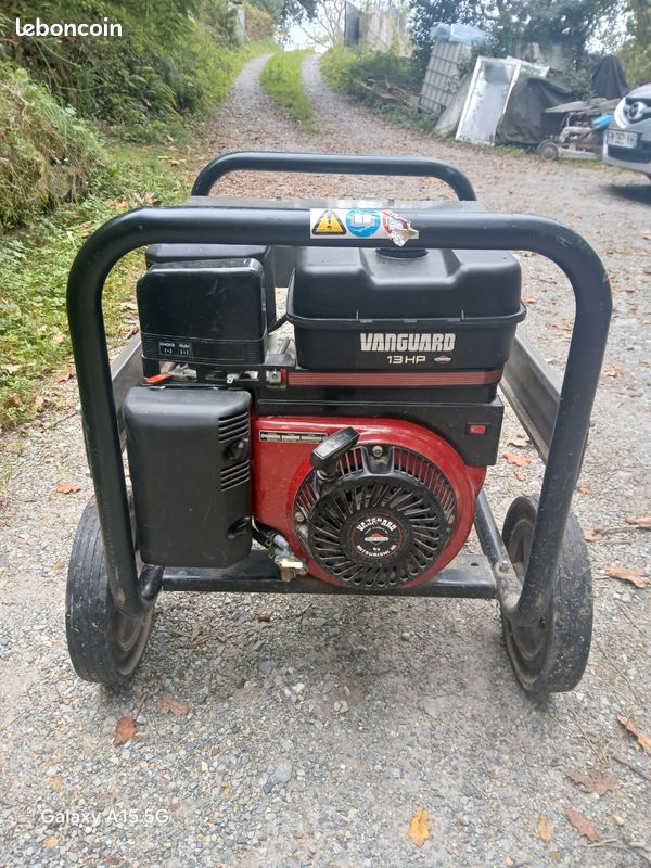 Groupe électrogène Berner 6000 w .
Moteur 13 kw carburateur neuf.
22 heures de fonctionnement.
Bon état général (image 1)