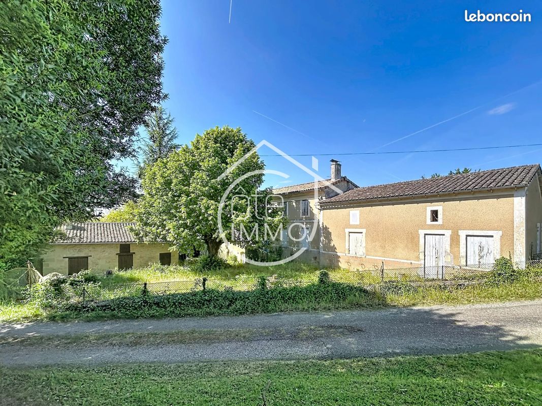 Maison 7 pièces 265 m² · à Saint-Philippe-d'Aiguille · 265 m² · 199 000 €
