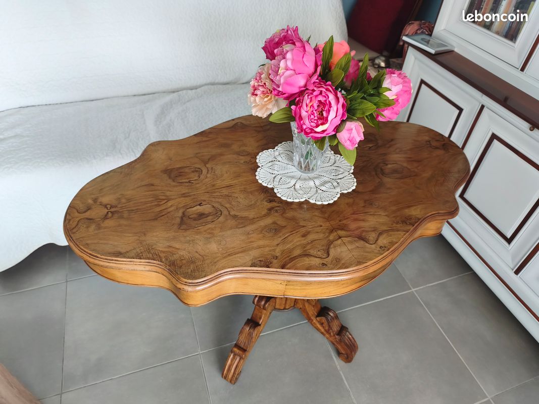 Table violon en bois massif avec pied central (image 1)