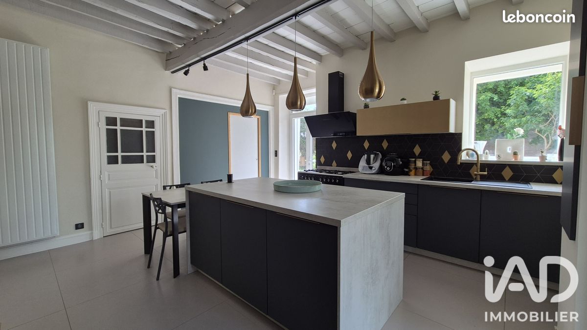 Maison 6 pièces 225 m² · à Buchères · 225 m² · 429 000 €