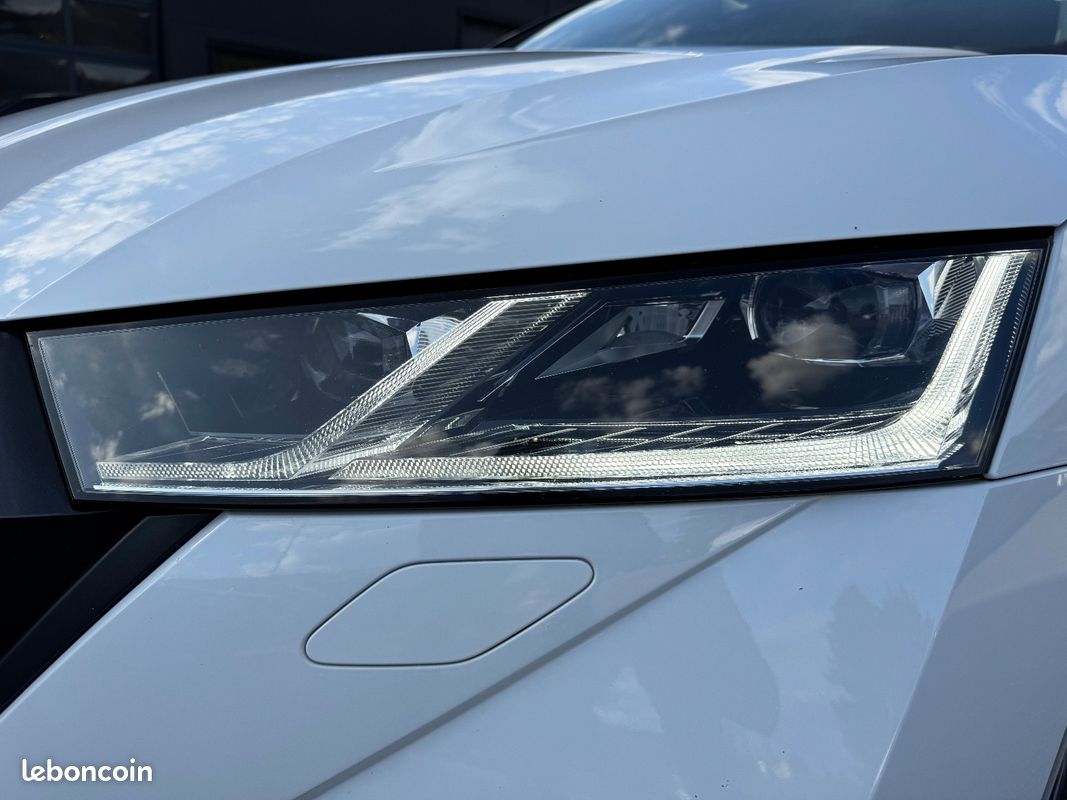 Skoda OCTAVIA COMBI RS 1,4L TSI PHEV IV 245CV BVA 1ère MAIN (image 11)