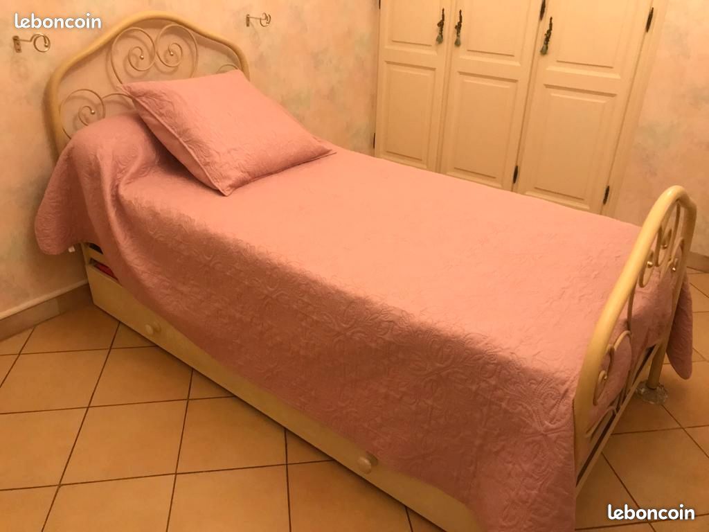 Lit romantique fer couleur ivoire + Matelas 190x90 (image 1)