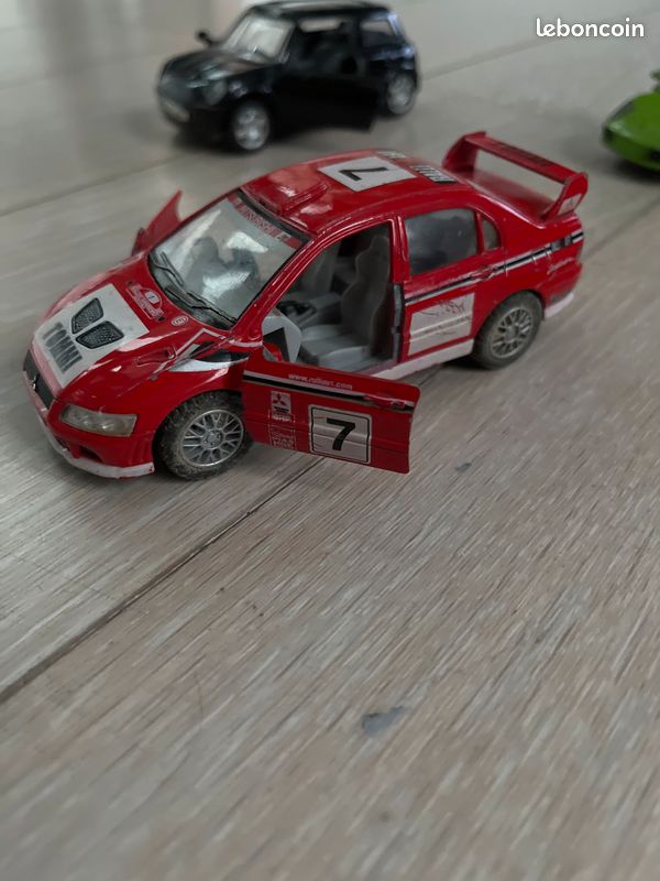 Lot de 8 voitures de sport miniatures en métal (image 5)