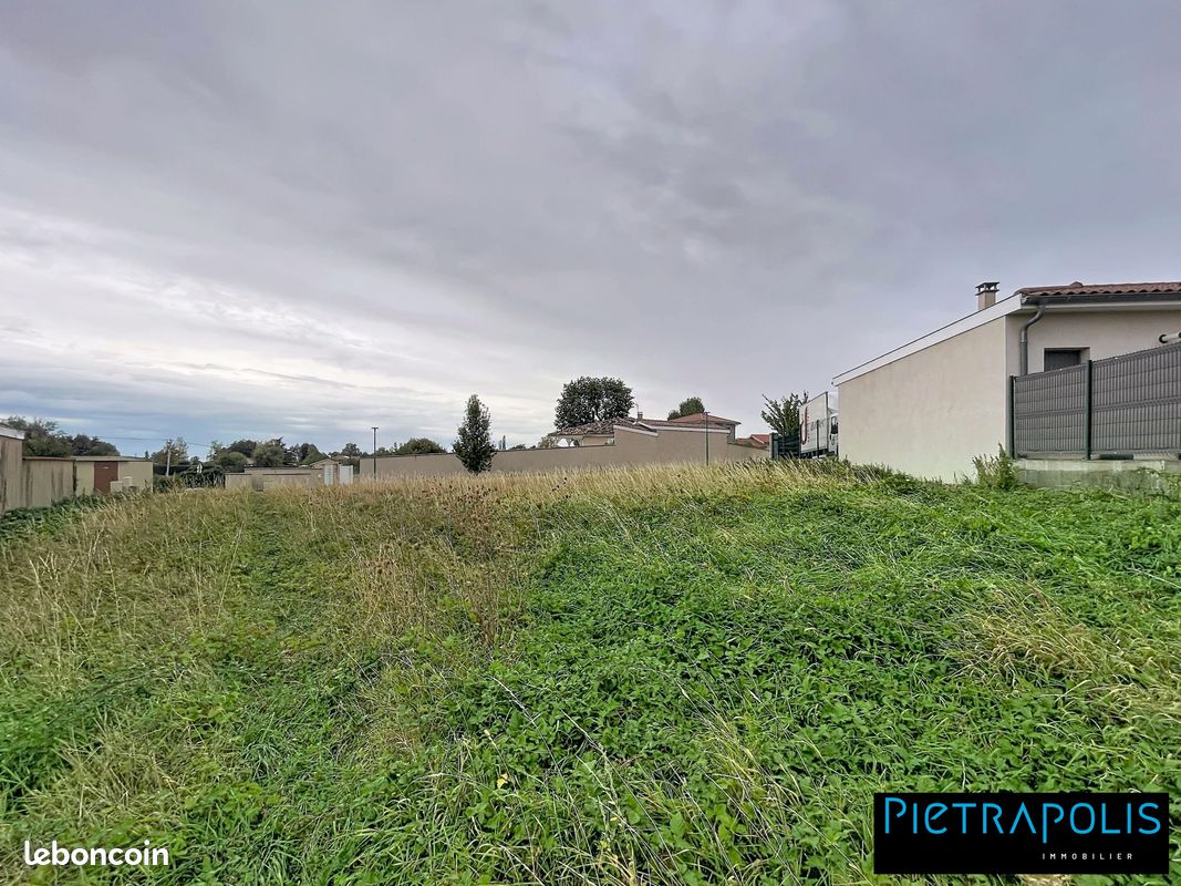 Terrain 730 m² · à Villeneuve · 730 m² · 130 000 €