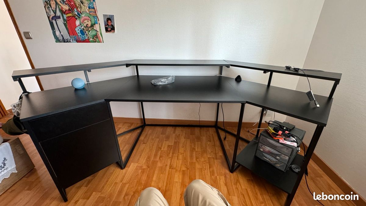 Bureau gaming (image 1)