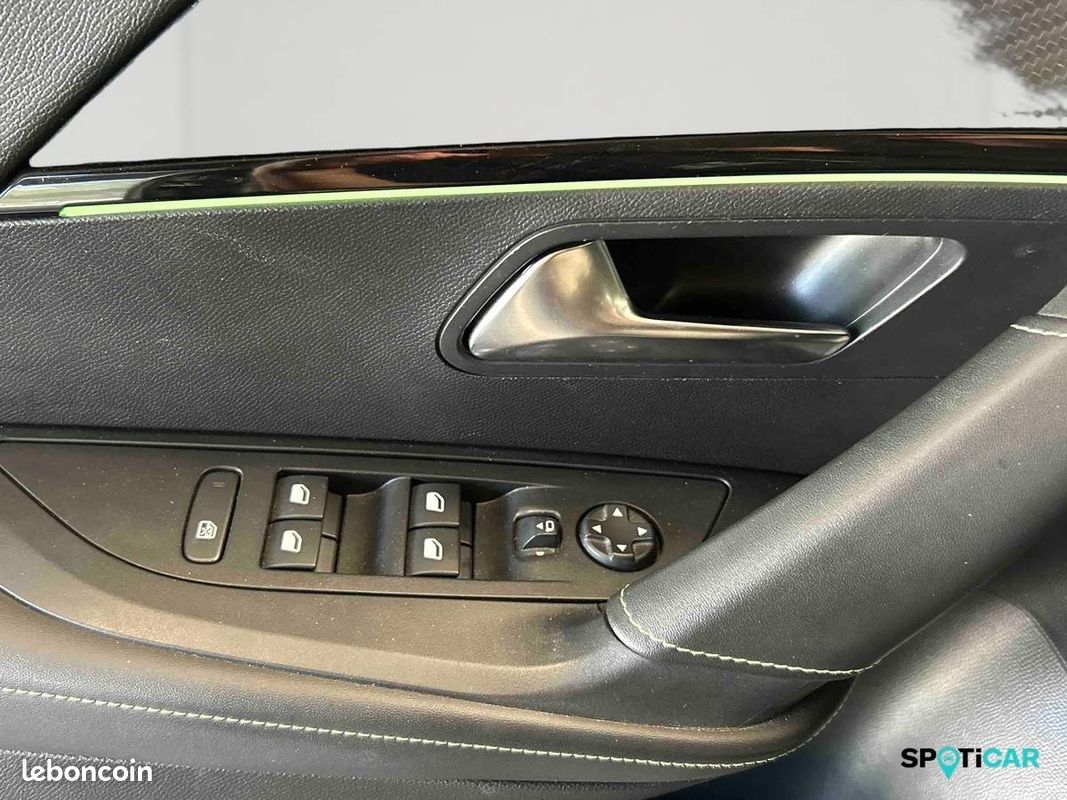 PEUGEOT 2008 PureTech 130 S&S EAT8 GT (image 22)