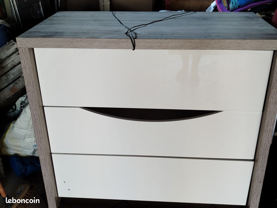 Commode (image 1)