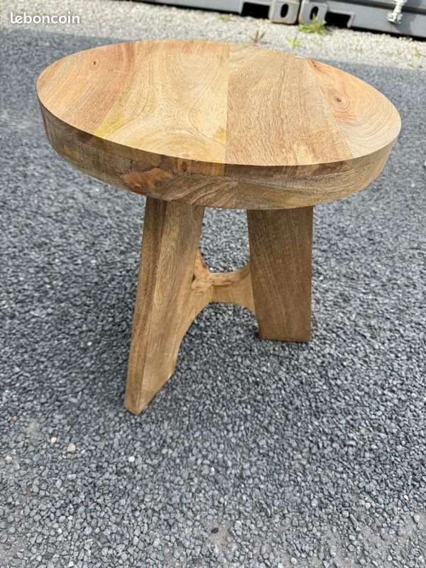 Tabouret en bois (image 1)