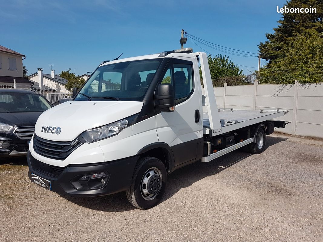 Iveco Daily V (2) 35C18 3.0 HPI 180 3T5 BVM6 Dépanneuse Porte Voiture Plateau Coulissant 131.002 Km (image 1)