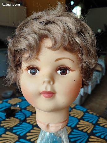 Grande POUPÉE BELGE, UNICA, des années 1950, (Gebraucht) in Le Locle für CHF 24 – mit Lieferung