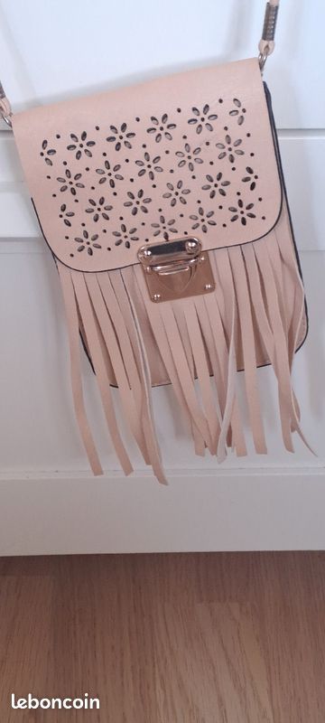 Petite pochette fille 👧 (image 1)