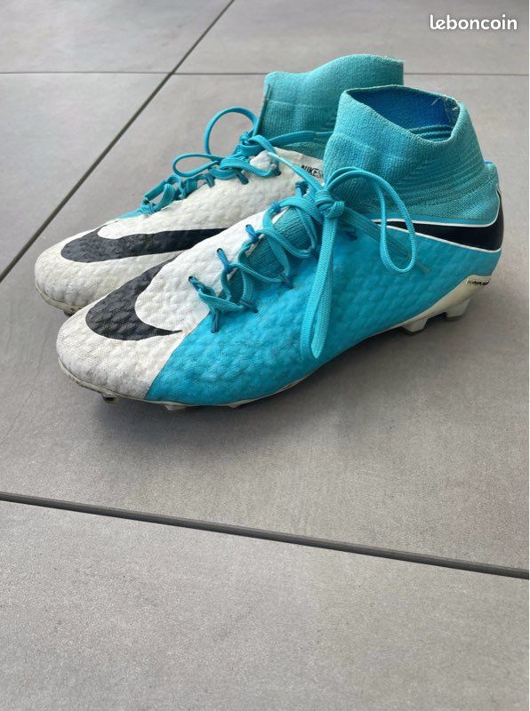 Chaussure Nike Hypervenom Bleu Et Blanc Nike Hypervenom Phantom FG
