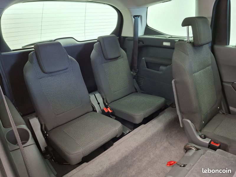 Peugeot 5008 1.6 hdi 112 ch Boite Auto Allure 7 places / GPS / toit pano / Radar AV et AR / (image 21)