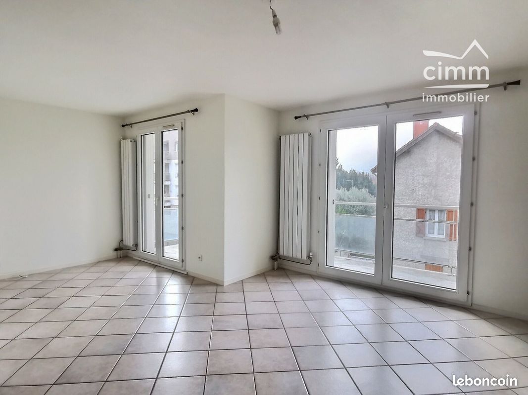 Appartement 4 pièces 81 m² · à Fontaine · 81 m² · 900 €