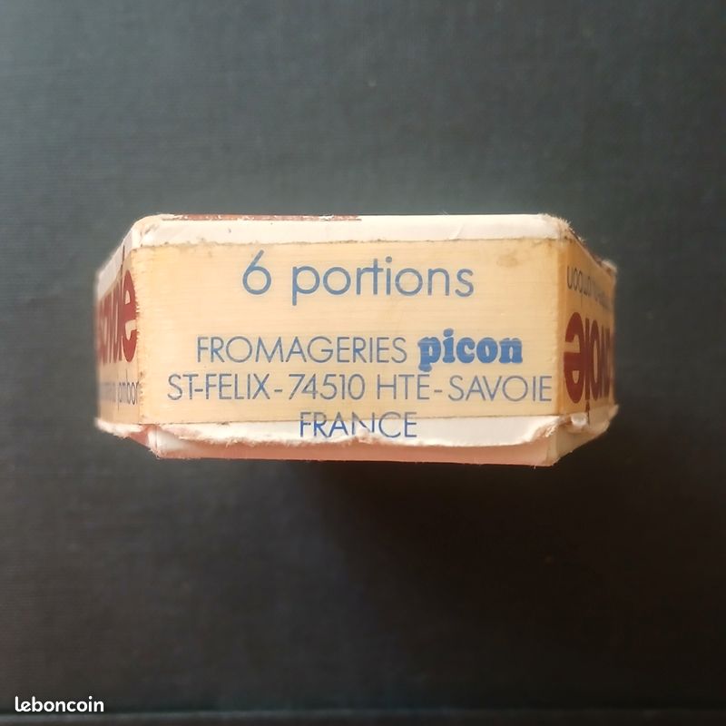 Six de Savoie ,à la crème fraiche. - Cheese
