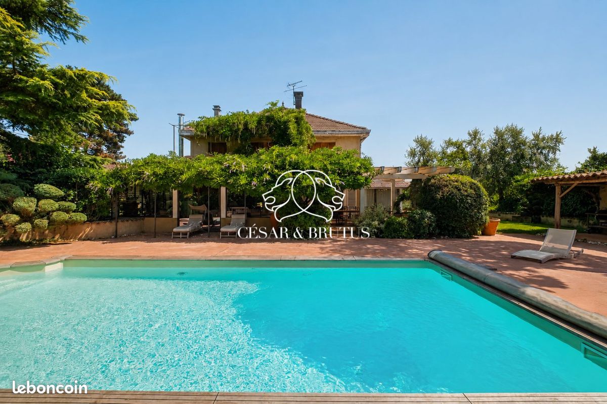Maison 8 pièces 308 m² · à Charly · 308 m² · 930 000 €