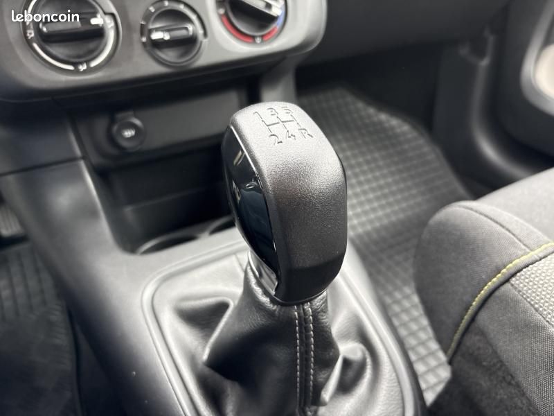 Citroen C3 1.2 PureTech 83ch S&S Feel 122-123g (image 18)