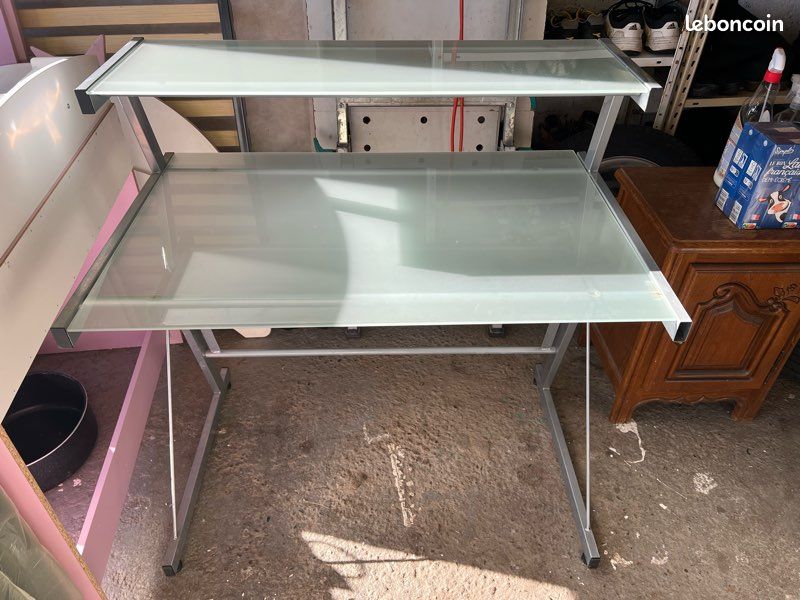 Bureau en verre (image 1)