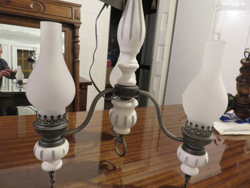Lustre 3 branches avec globes en opaline et ampoules (image 5)