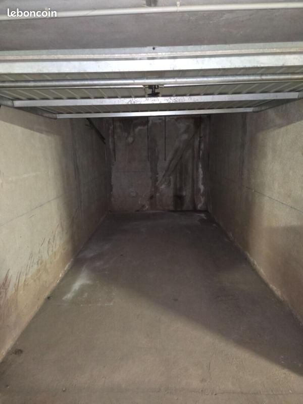 Parking 12 m² · à Fréjus · 12 m² · 27 000 €