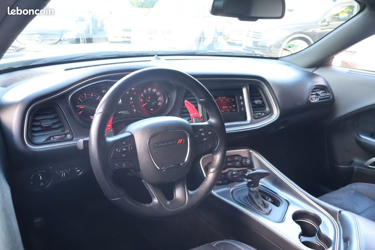 Dodge CHALLENGER R/T 5.7 HEMI V8 373 ch BVA8 – CarPlay – Caméra – Démarrage à Distance (image 11)