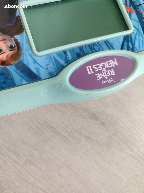 Clementoni Pupitre éducatif La Reine Des Neiges – 18 Activités Interactives, Stylo Lumineux Et Sonore, +180 Quiz Sur Les Formes Et Couleurs – Dès 3 Ans
