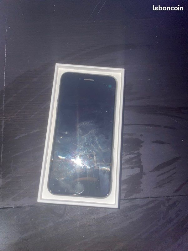 IPhone 7 noir très bon état (image 5)