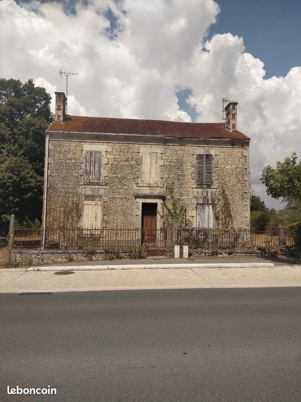 Maison 8 pièces 250 m² · à Nalliers · 250 m² · 65 000 €