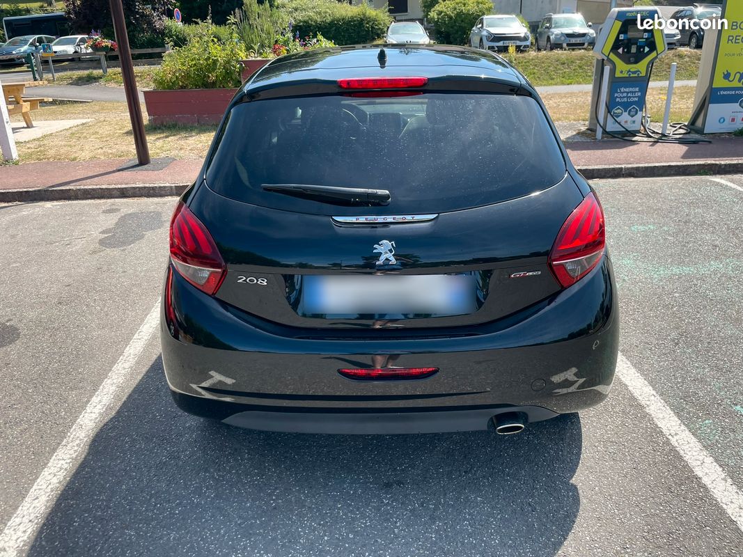 Peugeot 208 GT line 1,2l noire année 2018 - 27 296 km (image 9)