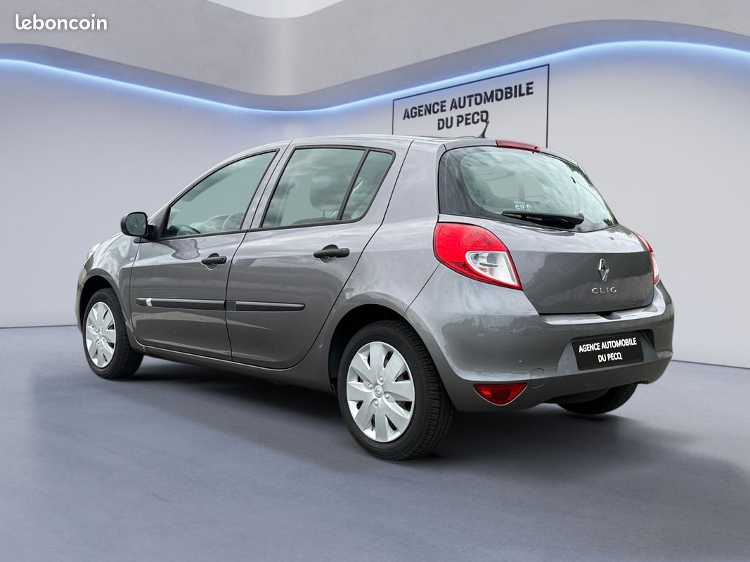 RENAULT CLIO III 1.2 16V 75 Access 10 000KM / PREMIÈRE MAIN / GARANTIE 12 MOIS (image 4)