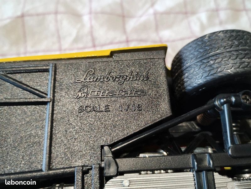 Voiture miniature 1/18 (image 9)