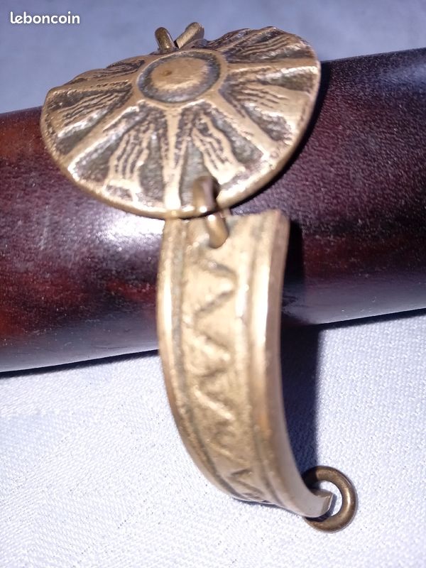 Bracelet en bronze signé (image 2)