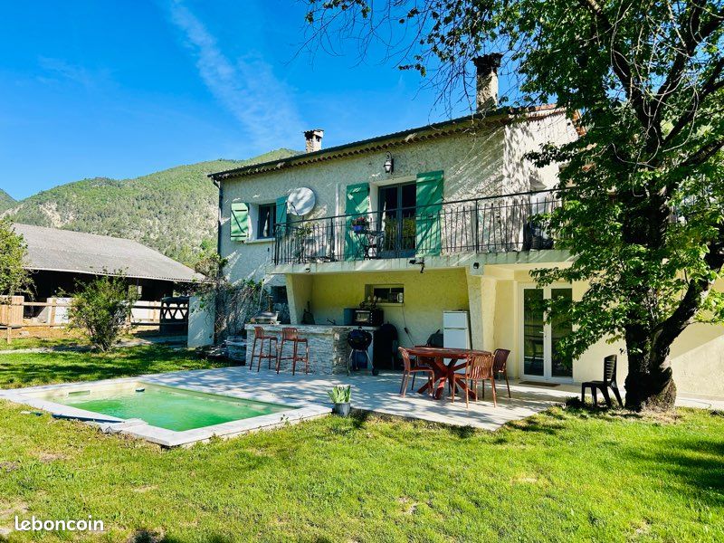 Maison 5 pièces 120 m² · à Entrevaux · 120 m² · 560 000 €