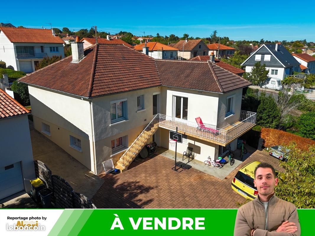 Maison 8 pièces 159 m² · à Jaunay-Marigny · 159 m² · 249 000 €