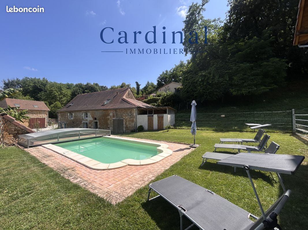 Maison 11 pièces 450 m² · à Saint-Georges-de-Montclard · 450 m² · 472 500 €
