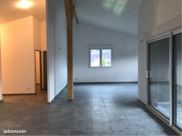Appartement 3 pièces 126 m² · à Grosbois · 126 m² · 700 €/mois