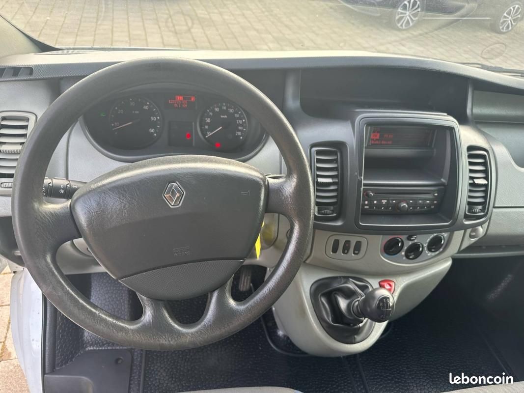 Renault Trafic 2.0 DCI 115ch - 8825HT (image 3)