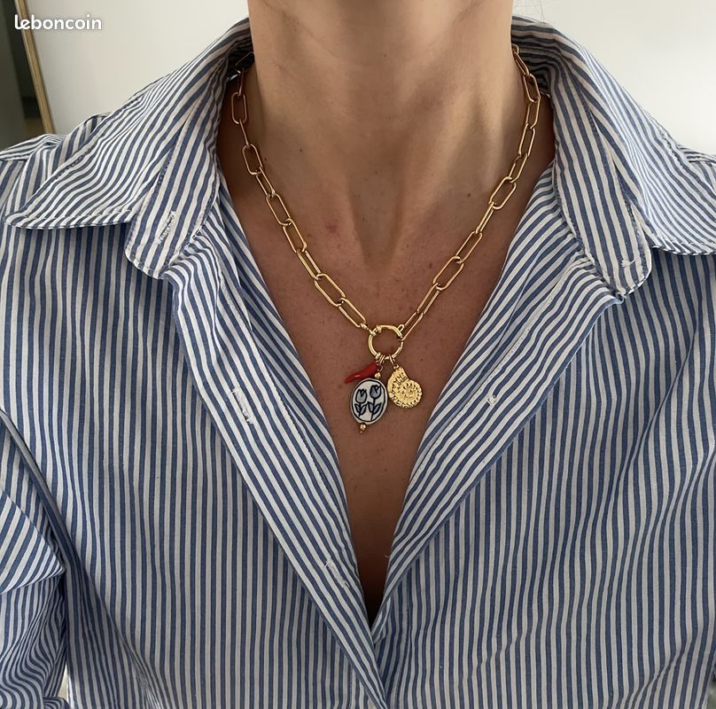 Collier Doré Avec Médaillons Céramique, Corne Rouge Et Coquillage - Neuf