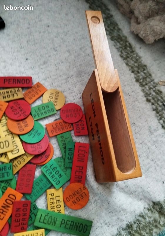 Boite 80 jetons Belote numérotés 10 à 1000 points pour jeu de cartes