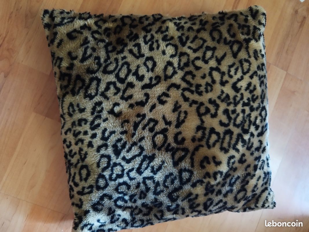 Coussin carré fausse fourrure léopard (40 x 40 cm) (Bnm) (image 1)